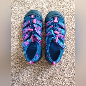 KEEN Newport H2 Women's size 6, Big Kid 4